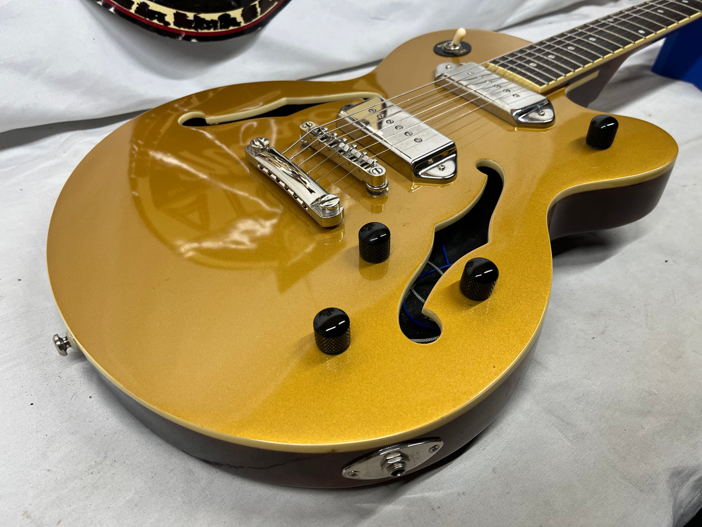 Epiphone Wildkat Studio Semi-Hollow Body Electric Guitar with Case - Metallic Goldtop