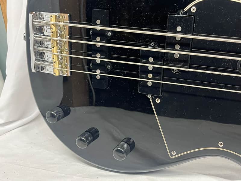 Yamaha Broad Bass BB234 4-String Electric Bass - Image 5