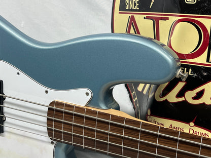 Fender Standard Fretless 4-String Electric Jazz Bass - Blue Agave