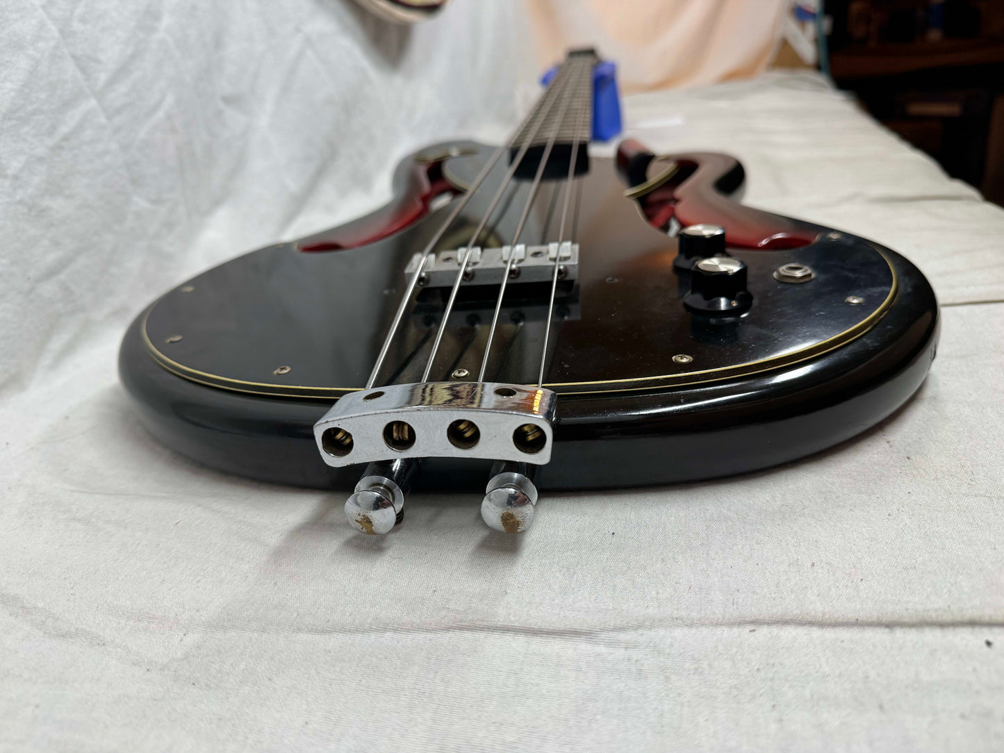 Ampeg AEB-1 aeb1 4-string Scroll Bass with Gig Bag