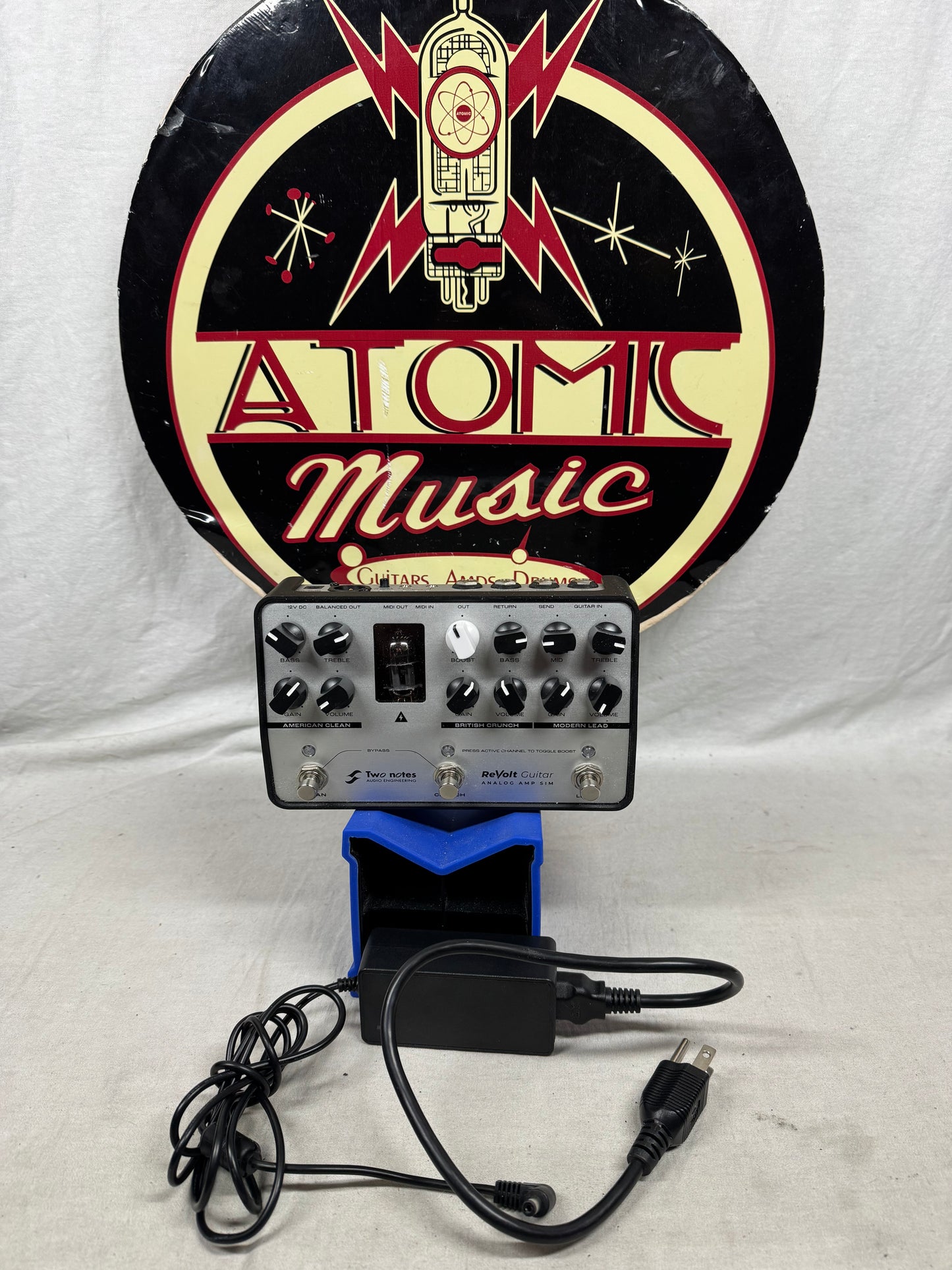 Two Notes ReVolt Guitar Analog Amp Simulator Pedal with Power Supply