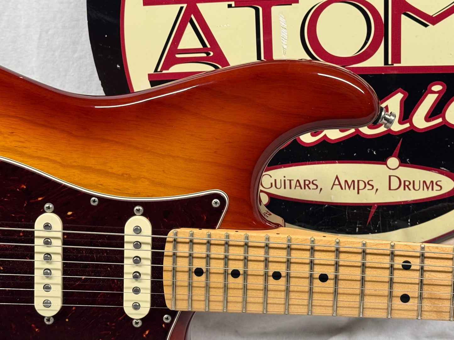 Fender American Stratocaster Guitar with Gator Case 2016 - Sienna Sunburst / Maple neck