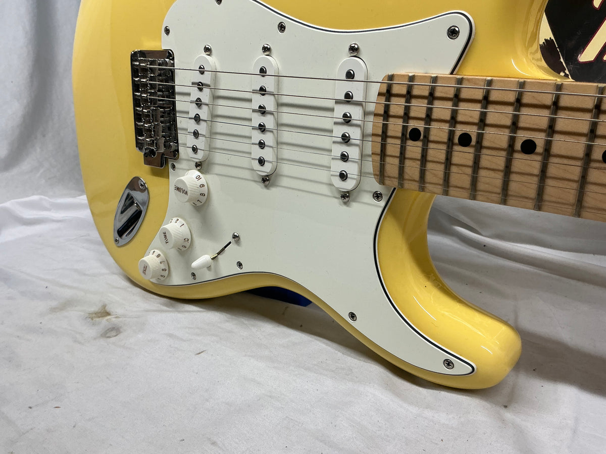 Fender Player Stratocaster 2022 - Butter Cream - Maple Fingerboard