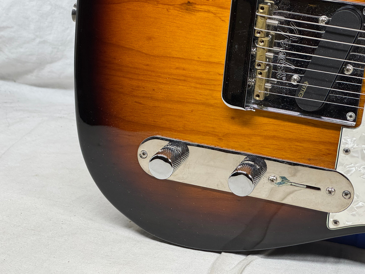 Fender American Professional Telecaster Guitar 2017 - 2-Color Sunburst / Maple neck