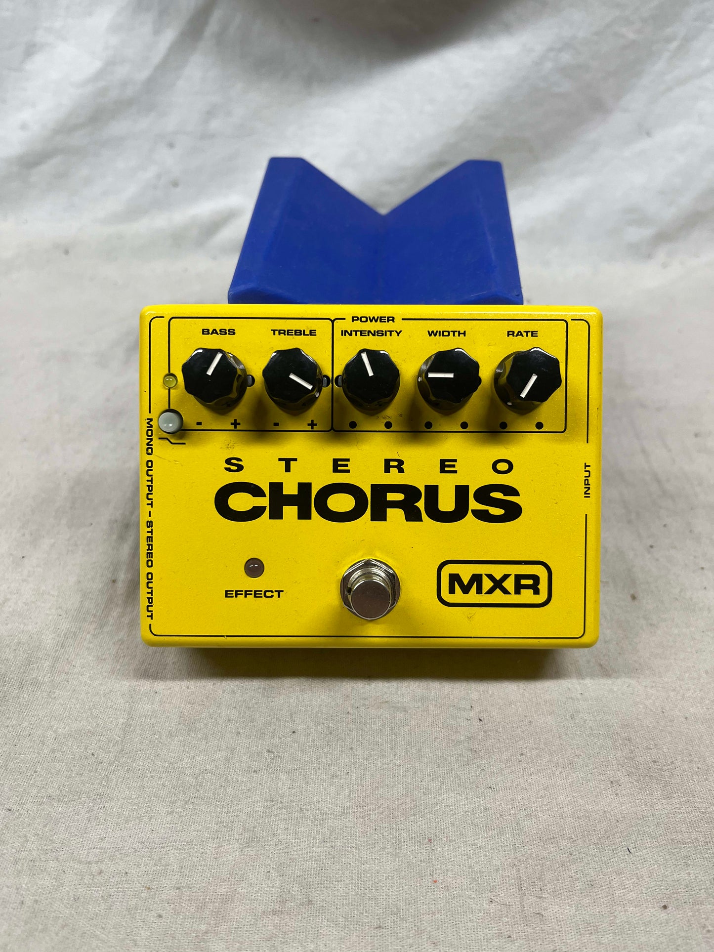 MXR M134 Stereo Chorus Pedal - missing battery covers