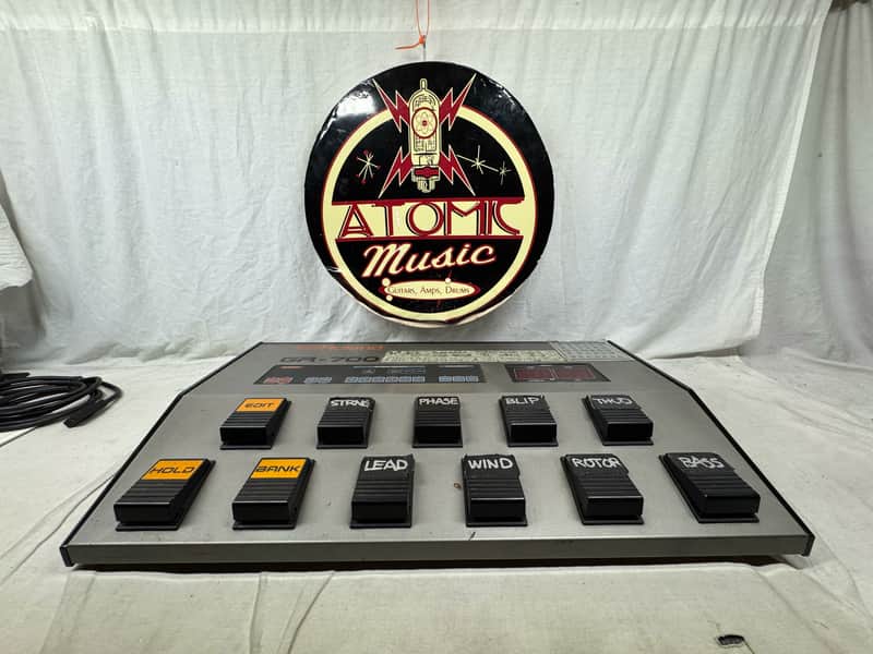 Roland GR-700 Guitar Synthesizer Module with Case - Image 6