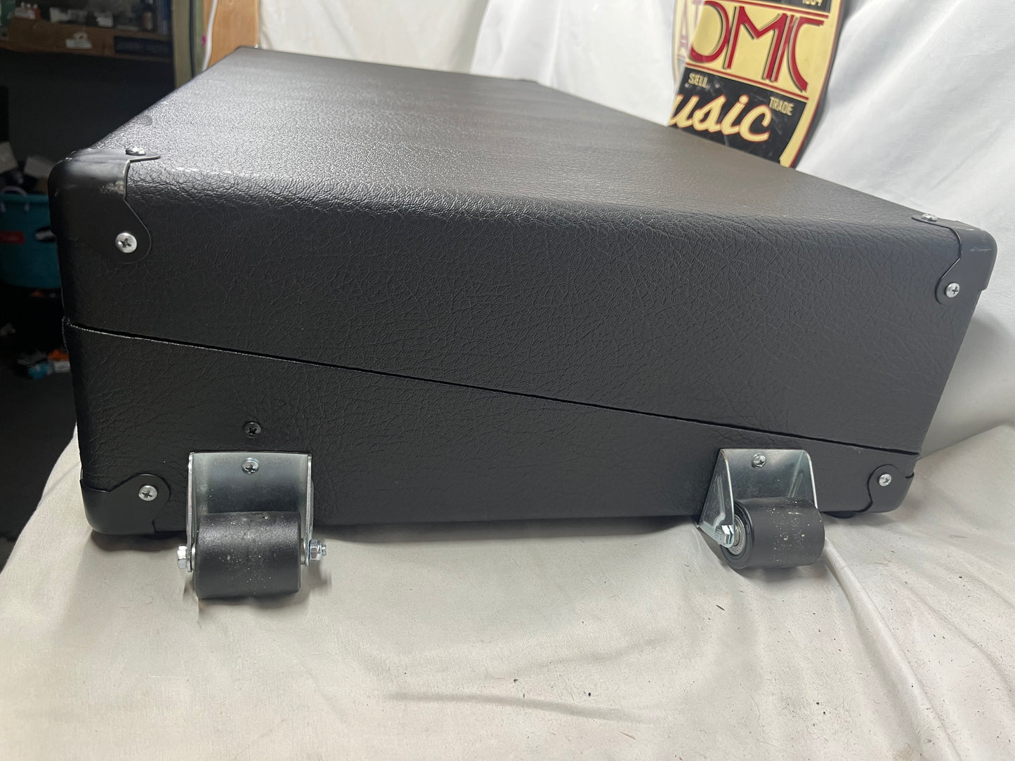 Pedal Pad Powered Pedal Board Case with Truetone CS-12 OneSpot Pro