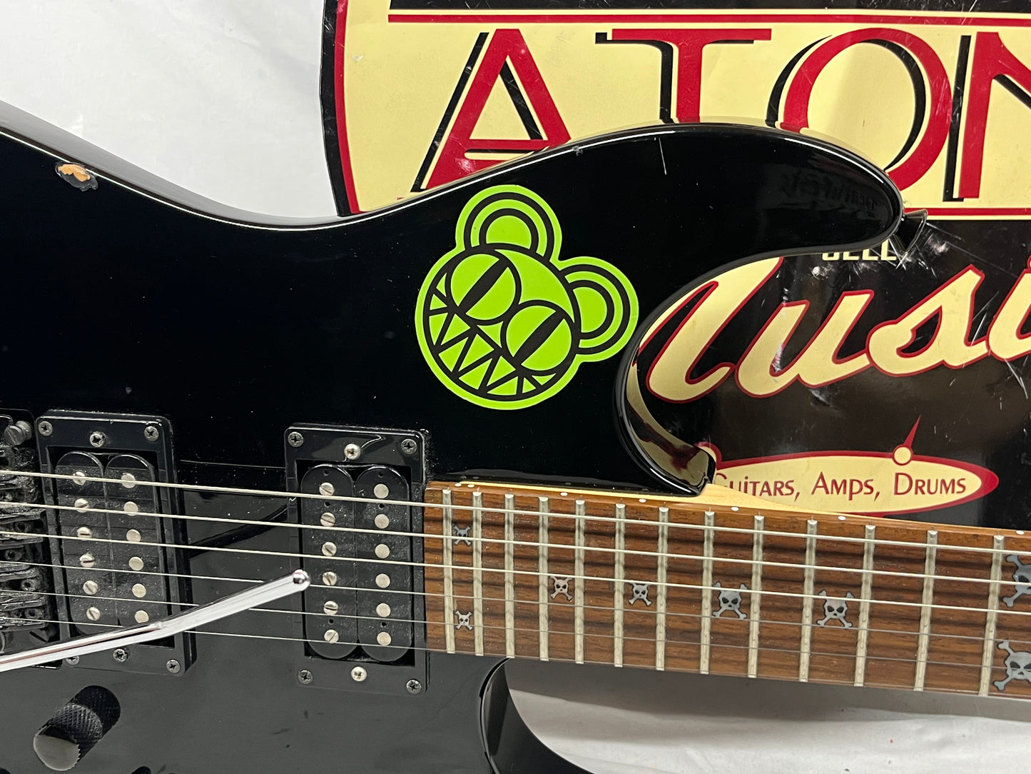 Squier Showmaster Skull & Bones Electric Guitar