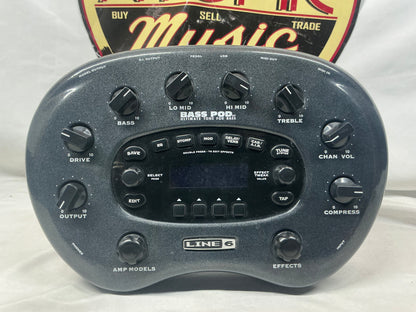 Line 6 Bass POD XT Live Multi-Effects Preamp Pedal with Soft Case