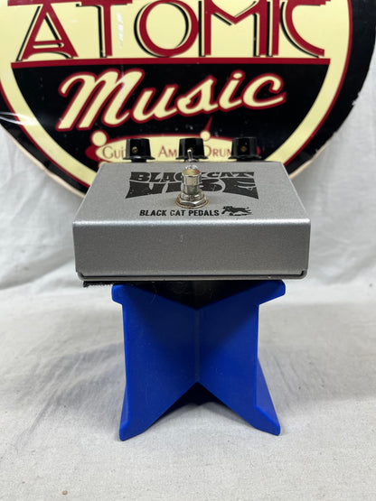 Black Cat Pedals Black Cat Vibe Vibrato Pedal with Power Supply