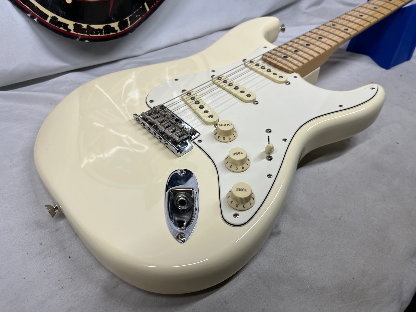 Fender American Professional Stratocaster Strat Electric Guitar with Case - Olympic White