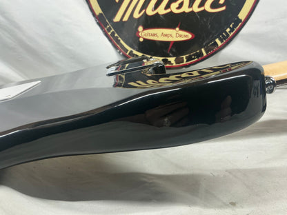 Silvertone Black S-Style Guitar - Sunburst