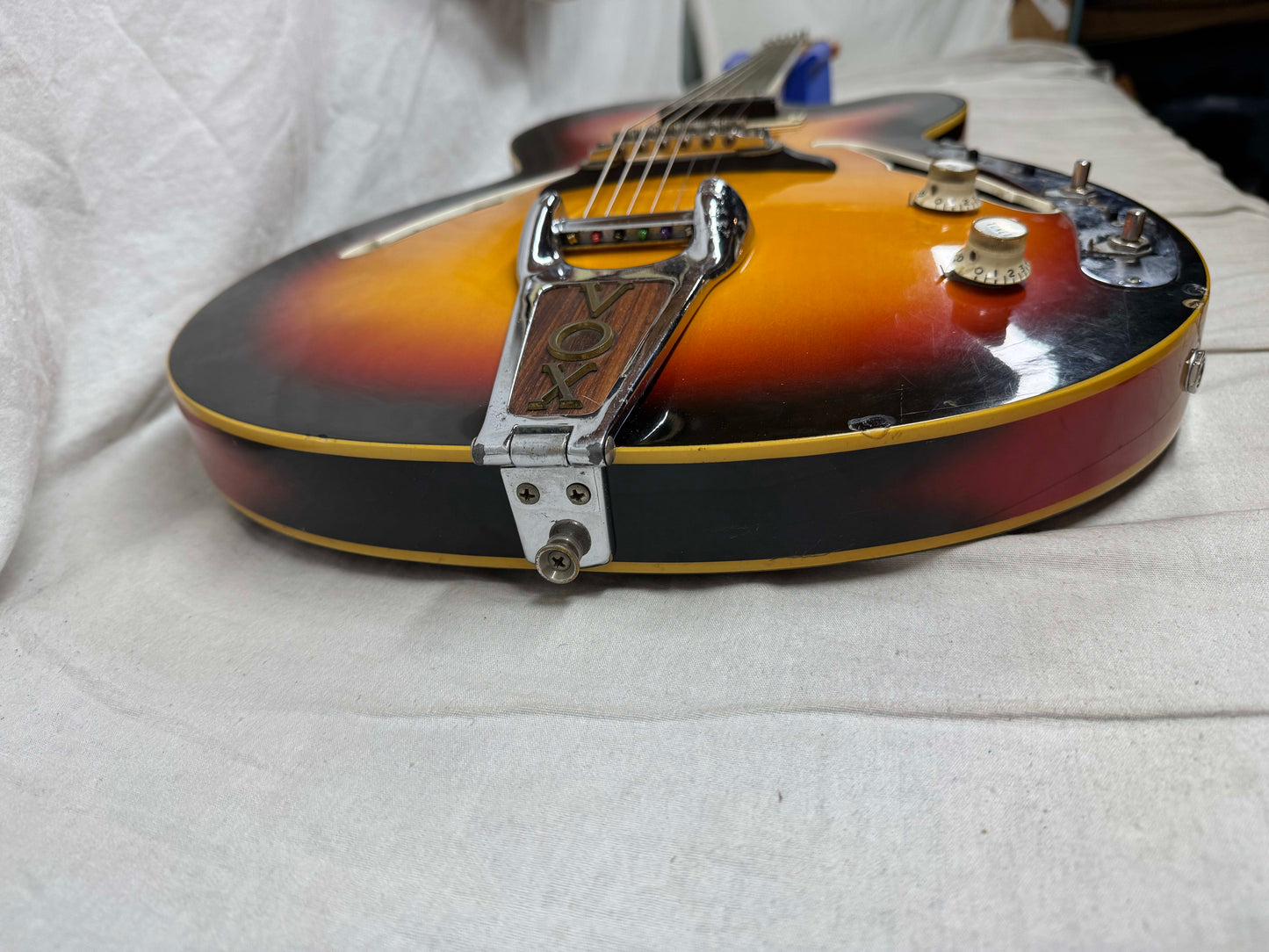 Vox V265 Bossman Semi-Hollow Body Guitar - *NO* Effects - functions as standard guitar only - Sunburst