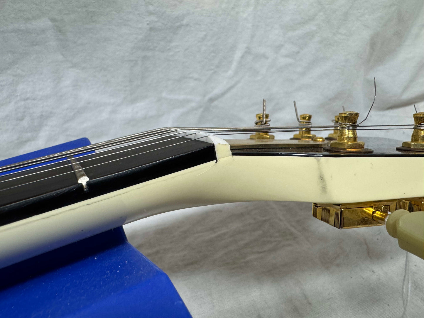 Gibson DSRVCWGH1 Limited Edition Reverse Flying V Guitar with Case 2007 - Alpine White