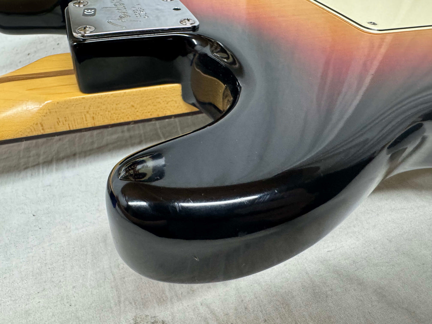 Fender American Stratocaster Guitar with Case 2000 - 3-Color Sunburst / Rosewood fingerboard