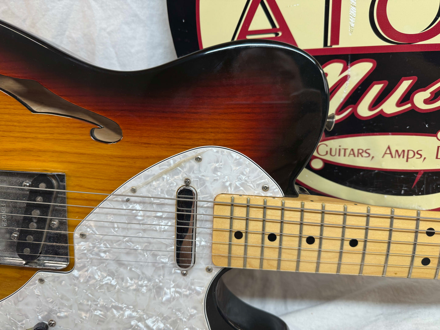 Fender Classic Series '69 Telecaster Thinline Guitar with Case 2009 - 3-Color Sunburst / Maple neck