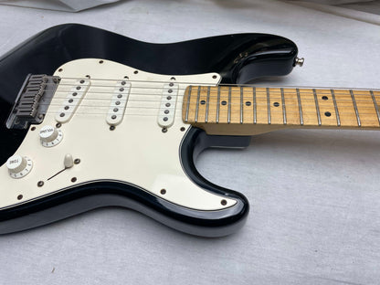 Fender American Standard Stratocaster Guitar 1993 - Black / Maple neck