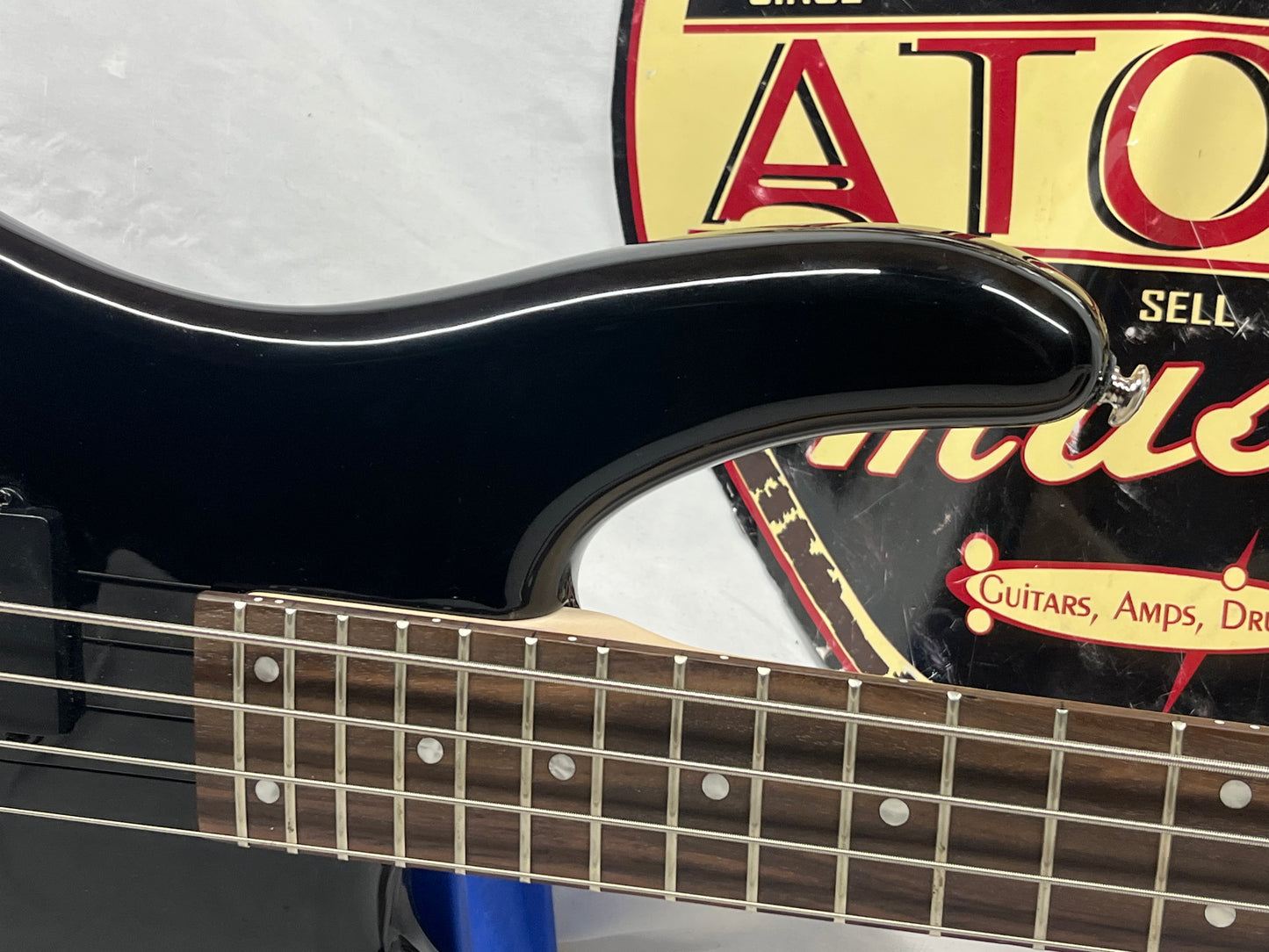 Fullerton 4-String Doublecut Electric Bass