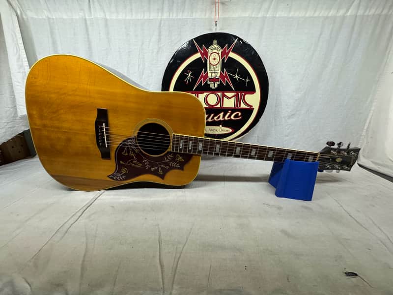 Gibson Hummingbird Dreadnought Acoustic Guitar with Case - needs work! - Image 2