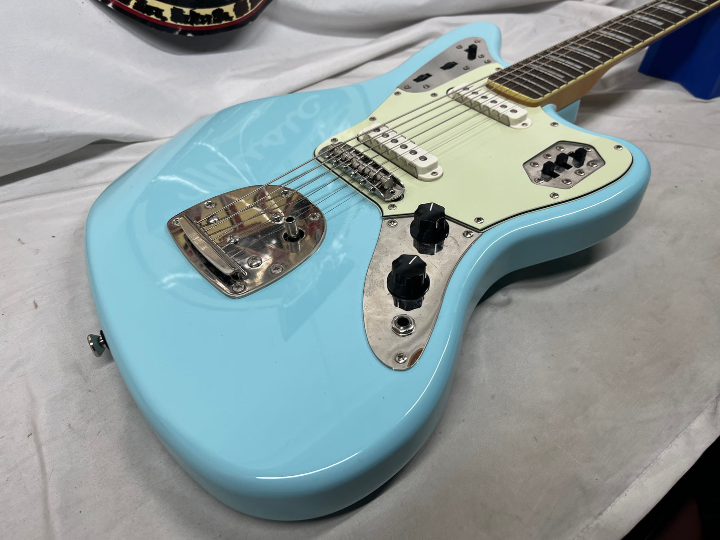 Squier Factory Special Run Classic Vibes '70s Jaguar Electric Guitar - Daphne Blue