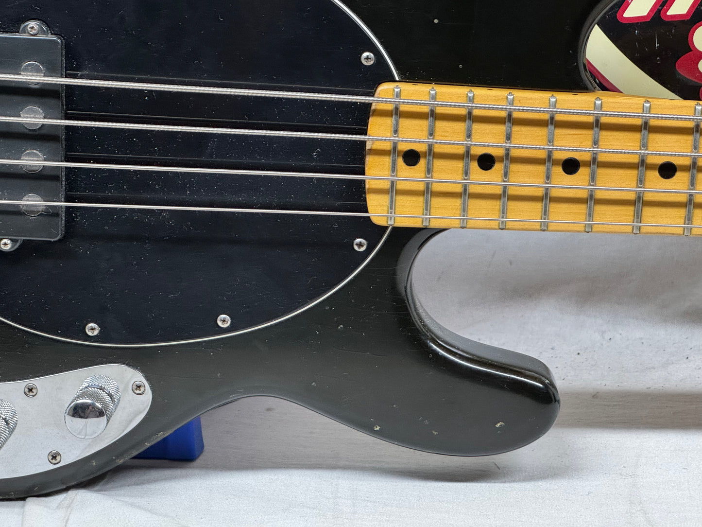 Ernie Ball Music Man StingRay sting ray 4H 4 h 4-string Bass with Gator Case - Black / Maple neck