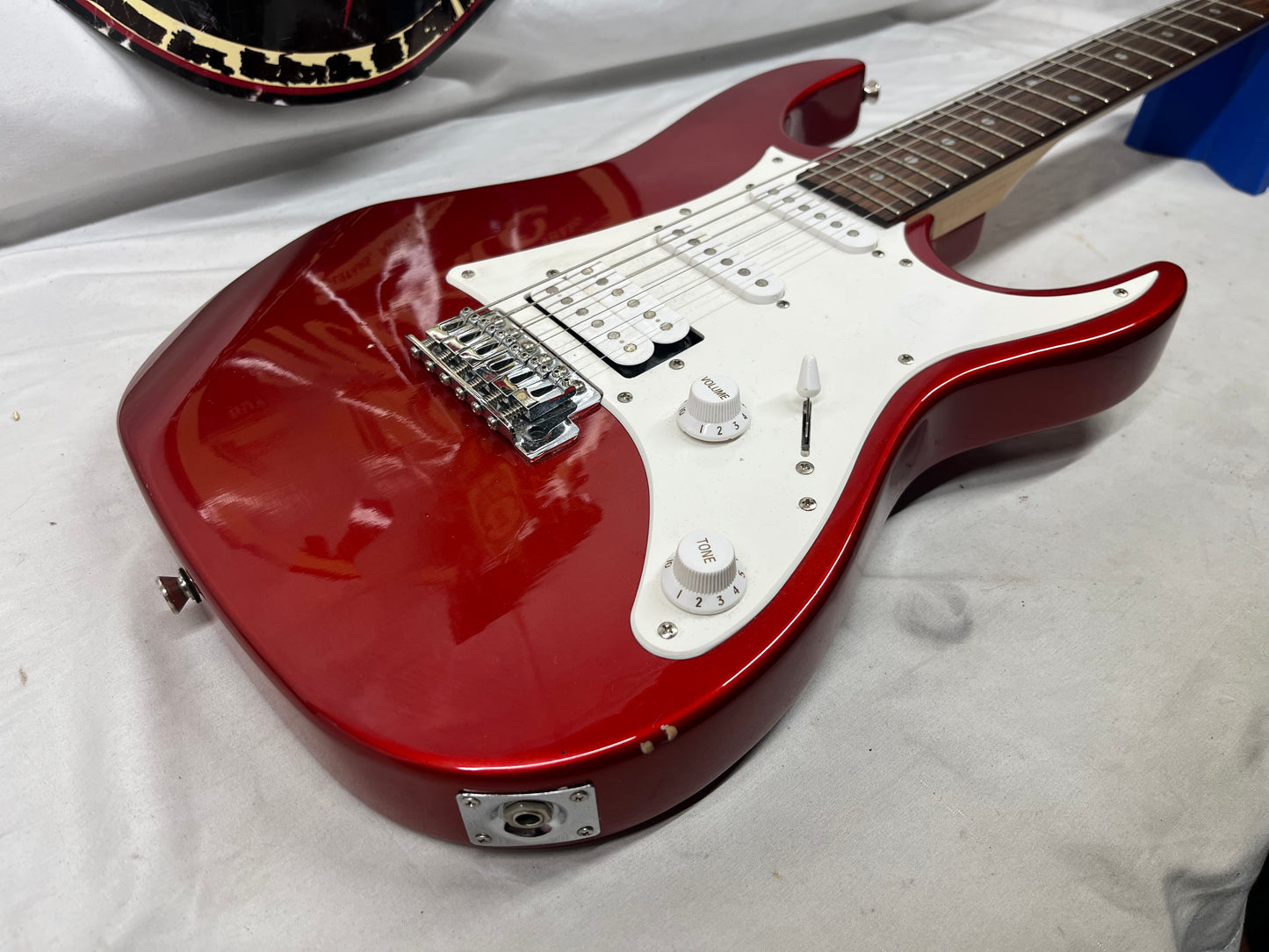 Ibanez Gio GRX40 Doublecut Electric Guitar HSS - Candy Apple Red
