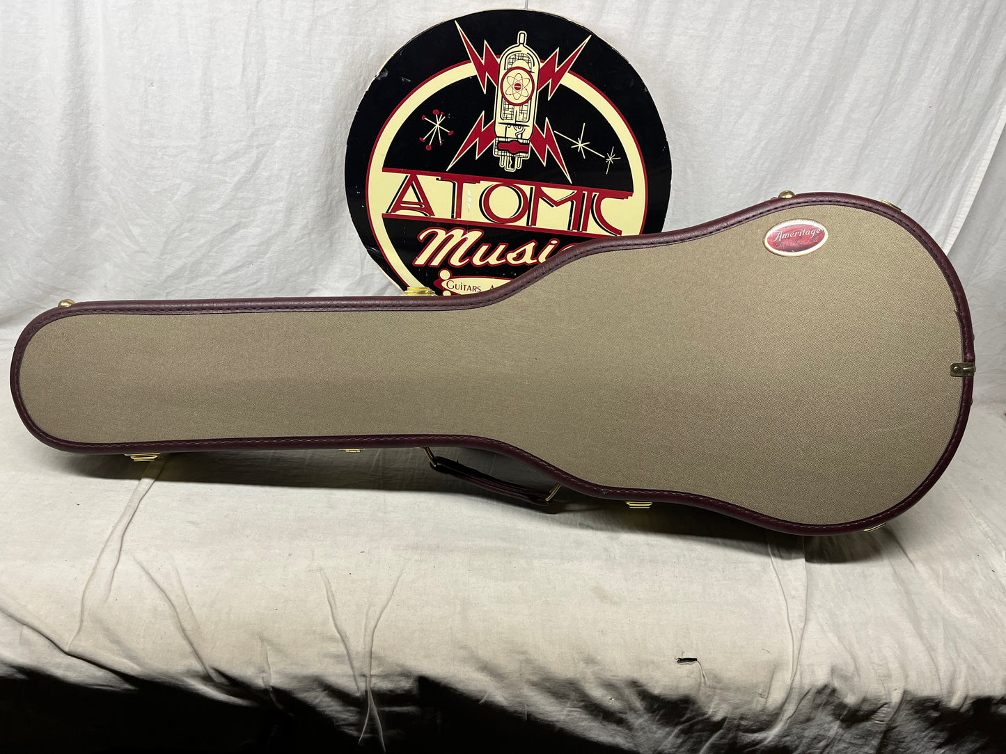 Ameritage AME-40 ame40 Singlecut Guitar Shaped Hard Case