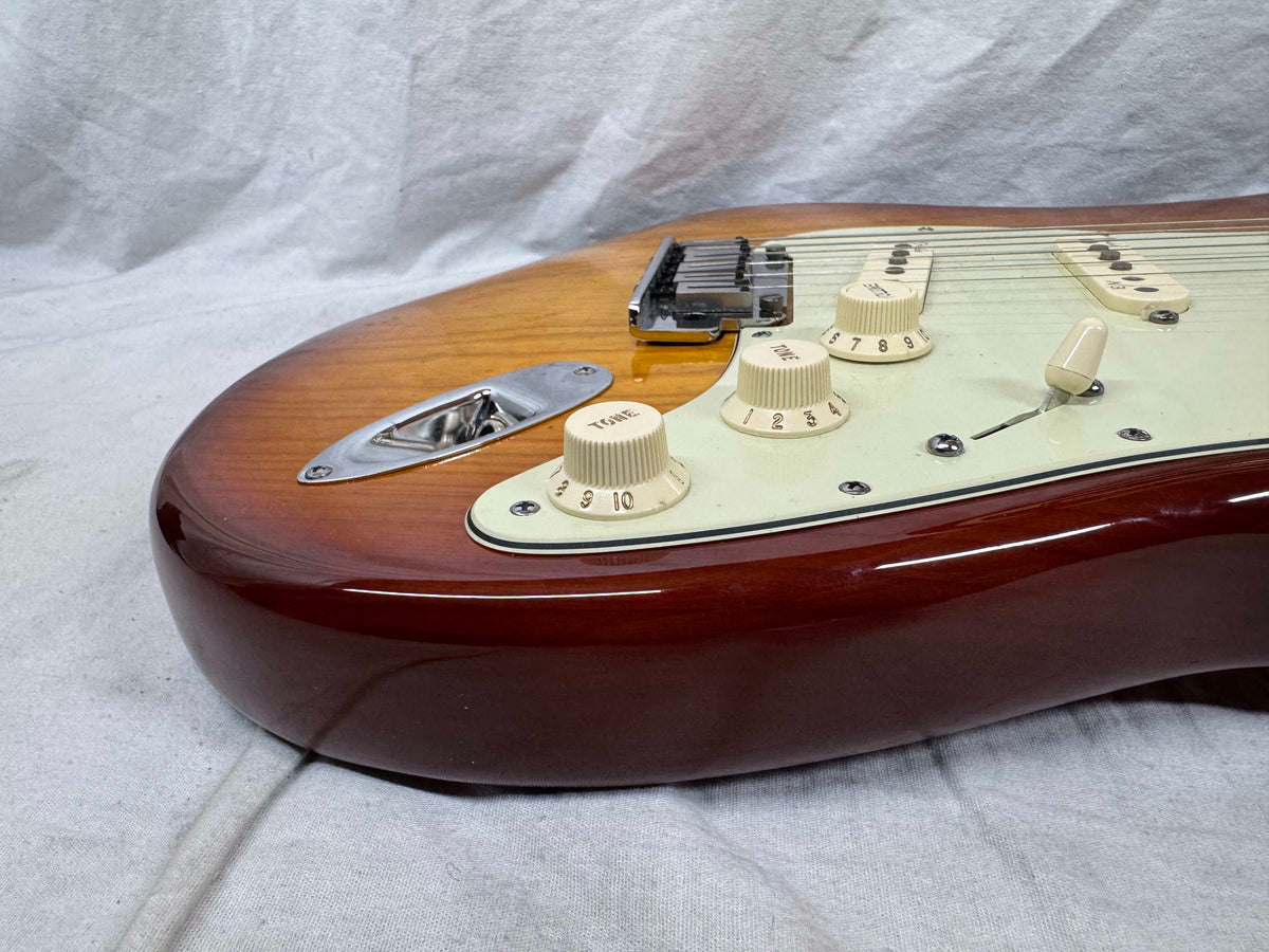 Fender American Deluxe Ash Stratocaster Guitar with Case 2010 - Tobacco Sunburst / Maple neck