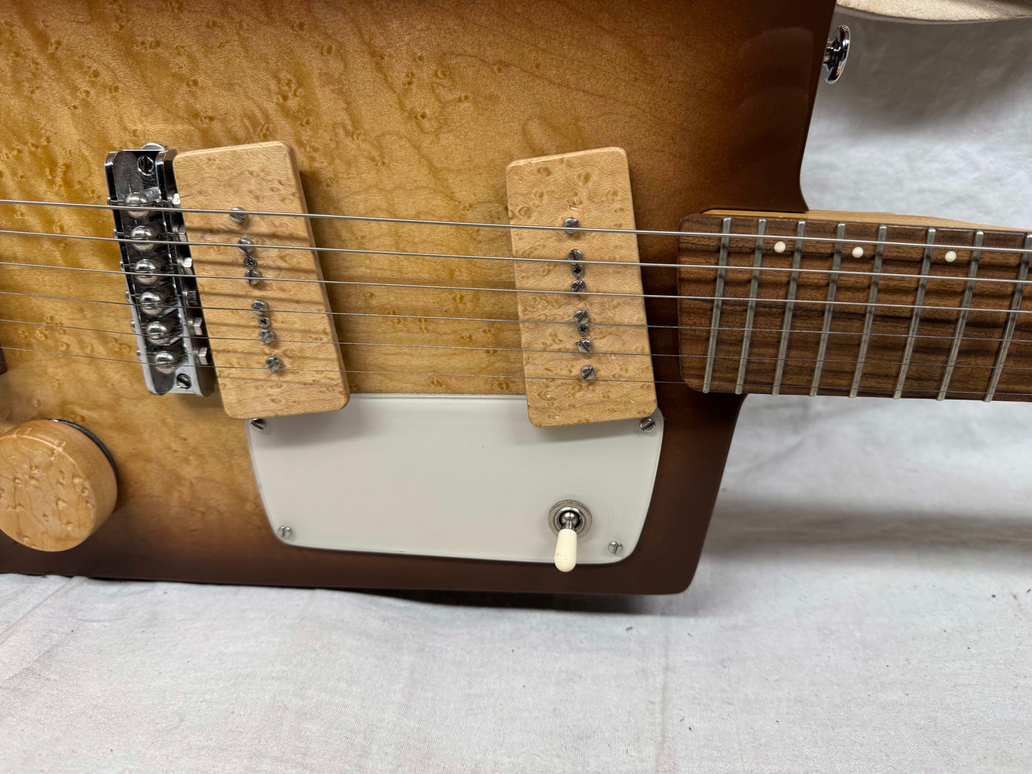 Emery Atom Smasher 6-string Electric Guitar