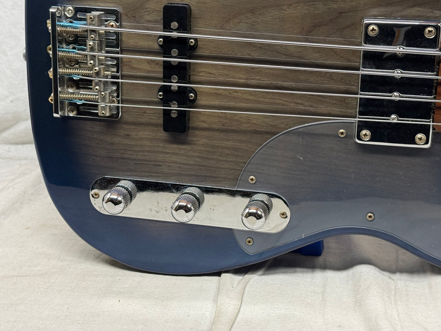 Fender TNB-110SPL TNB SPL J-Craft Thinline Telecaster Bass Special 4-string Semi-Hollowbody Bass 2002 - 2004 - Blue Violet Burst