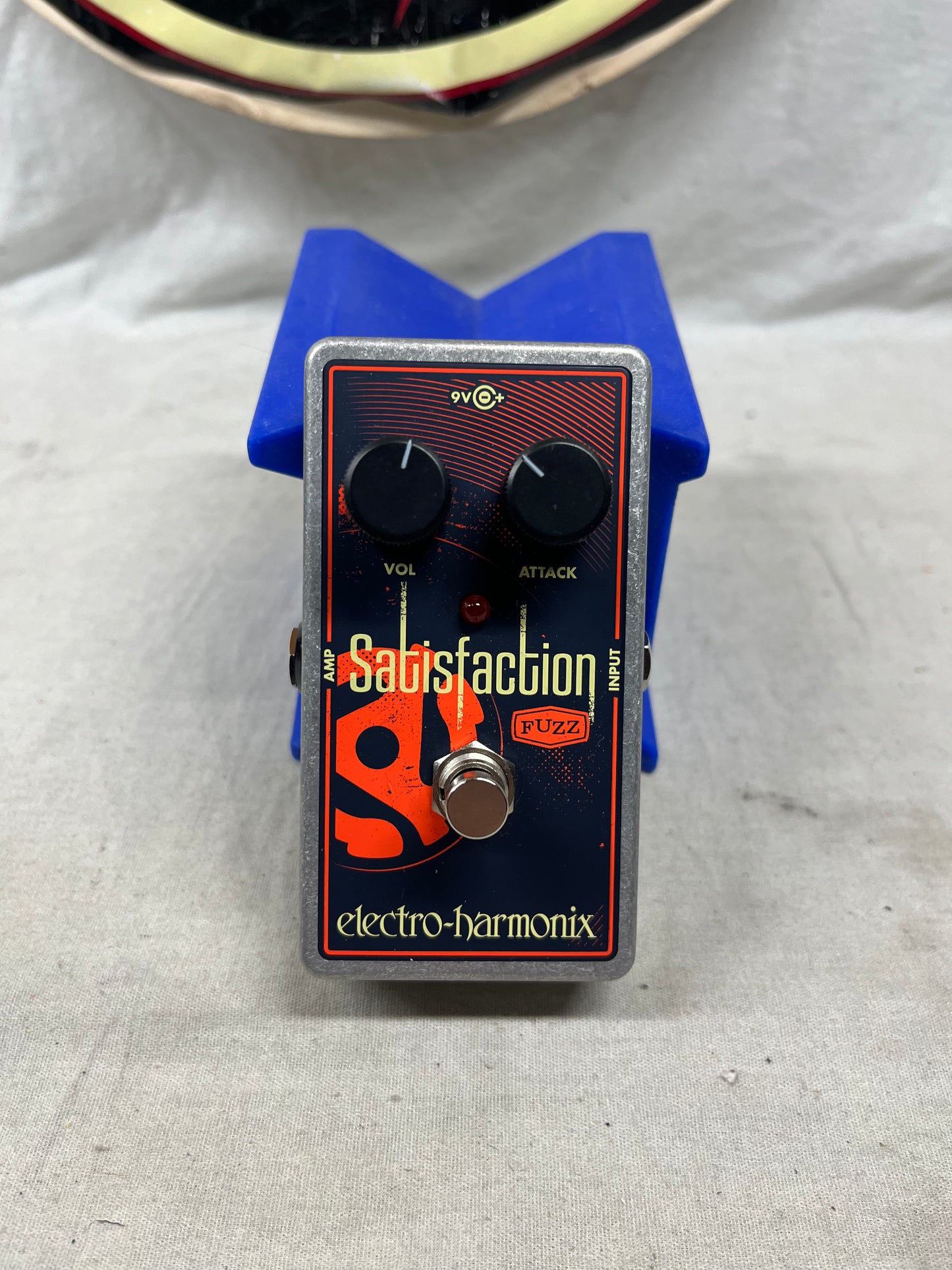 Electro-Harmonix Satisfaction Fuzz Pedal with Box