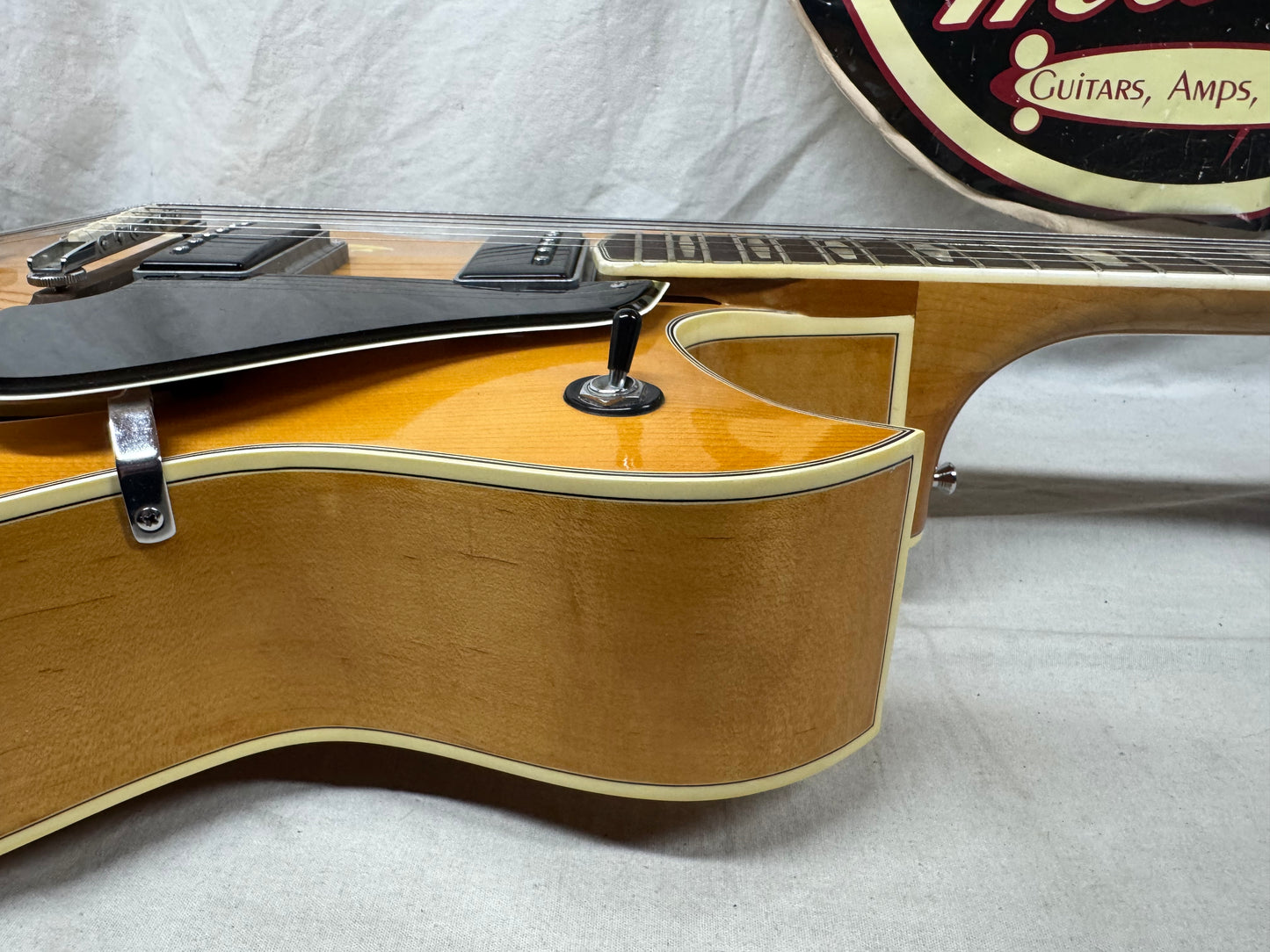 Yamaha AE-11 ae11 Archtop Electric Hollowbody Guitar with Case - Natural