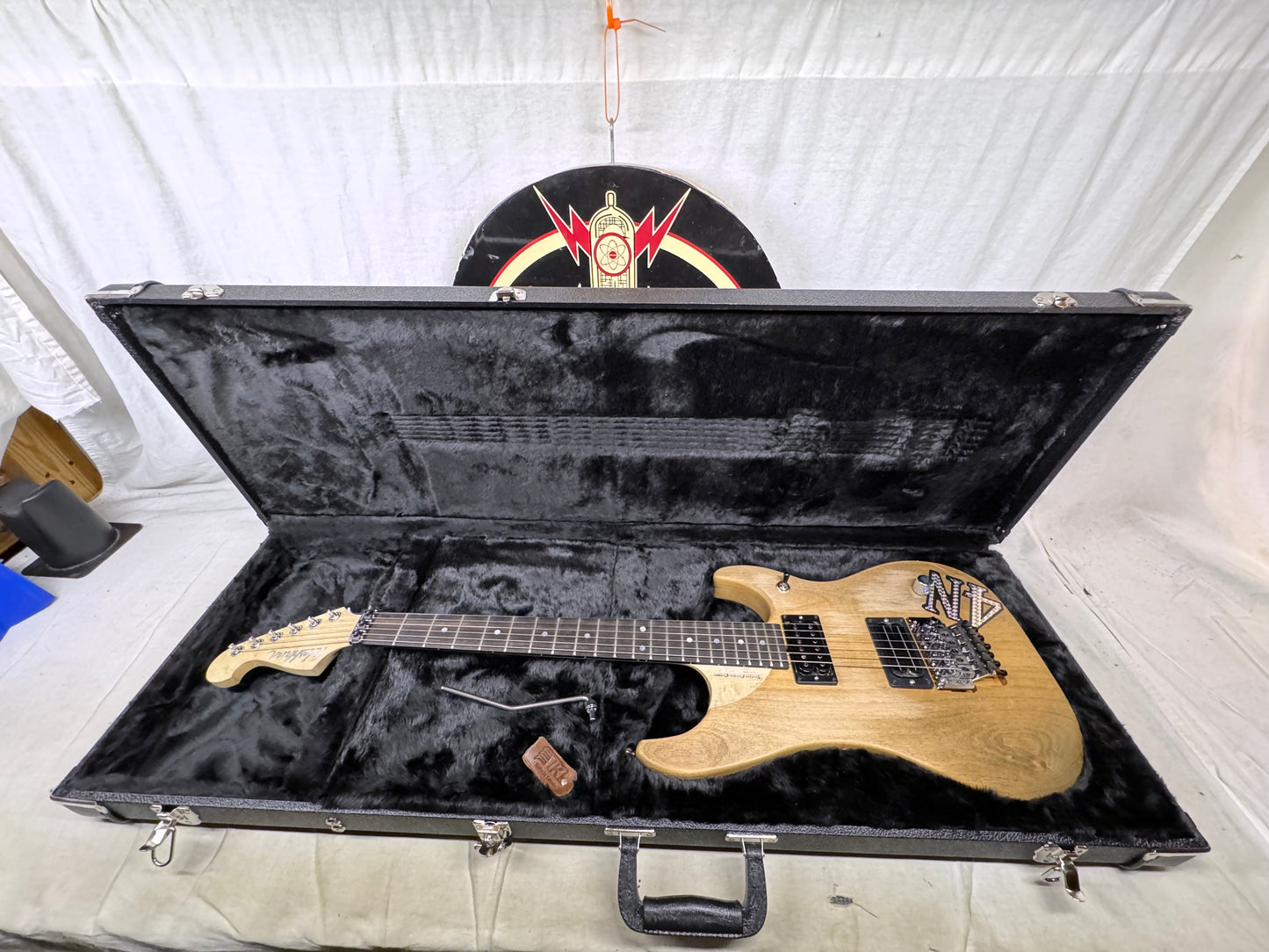 Washburn USA Signature Series 4N-D-U Nuno Bettencourt Signature Model Guitar with Case