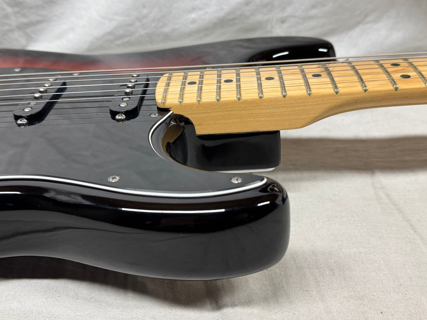 Fender American Standard Stratocaster Guitar with Case 2013 - 3-Color Sunburst / Maple neck