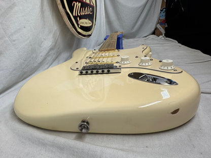 Fender American Standard Stratocaster Guitar with Case 2005 - Olympic White / Maple neck