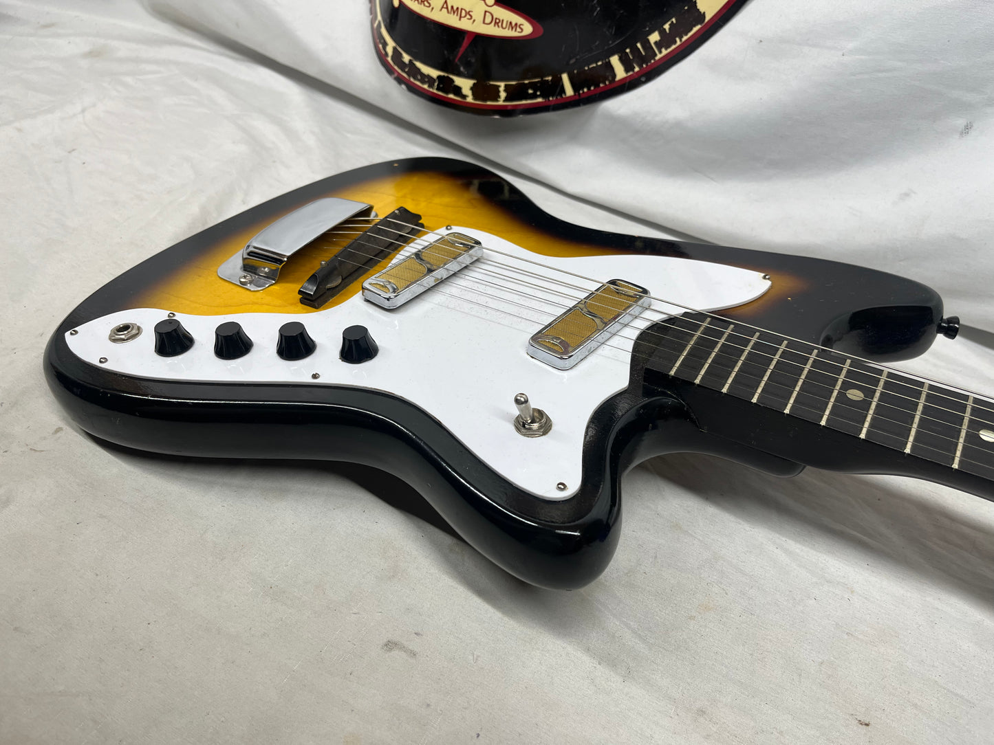 Harmony H15 Bobkat Vintage Electric Guitar with Chipboard Case