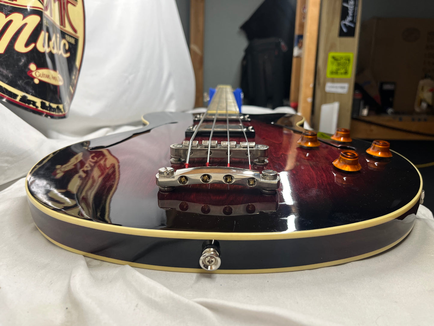 Hofner HCT-500/8 Verythin Contemporary Long Scale 4-String Electric Bass