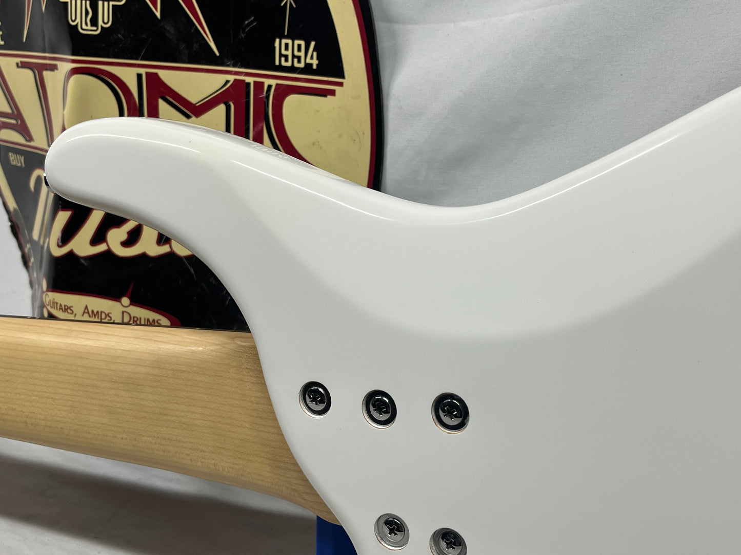 Douglas 6-String Doublecut HH Electric bass