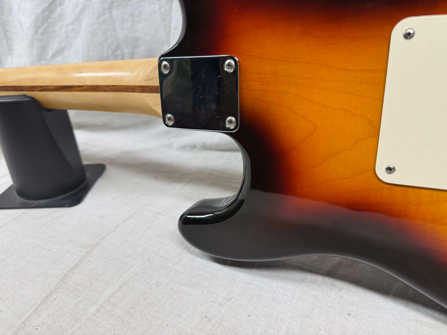 Fender Stratocaster HSS Guitar - Upgraded Electronics / Pickups - MIM Mexico 2004 - 3-Color Sunburst / Maple neck