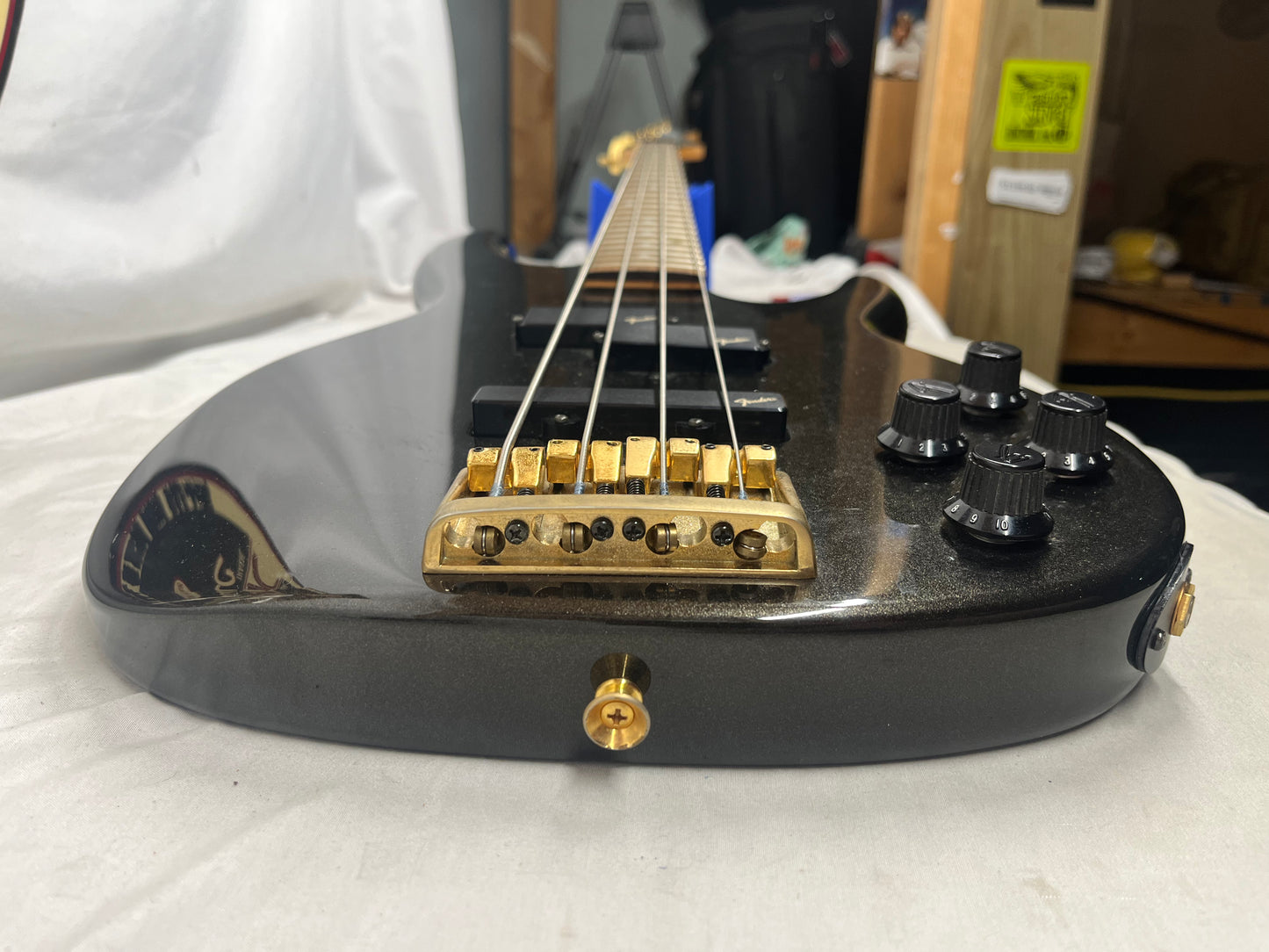 Fender Precision Bass P-Bass Lyte 4-String Electric Bass with Hard Case MIJ - Made in Japan