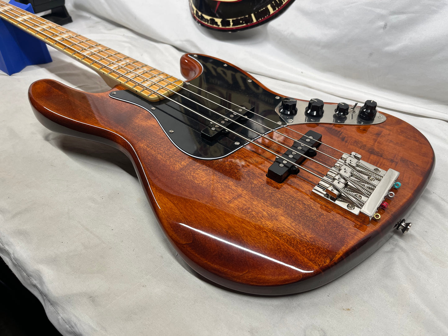 Squier Classic Vibe Active '70s 4-String Electric Jazz Bass - Mocha