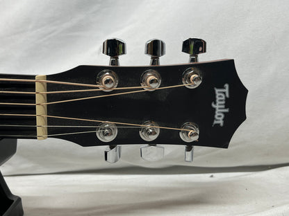 Taylor 305 Baby Taylor Acoustic Guitar with Gig Bag