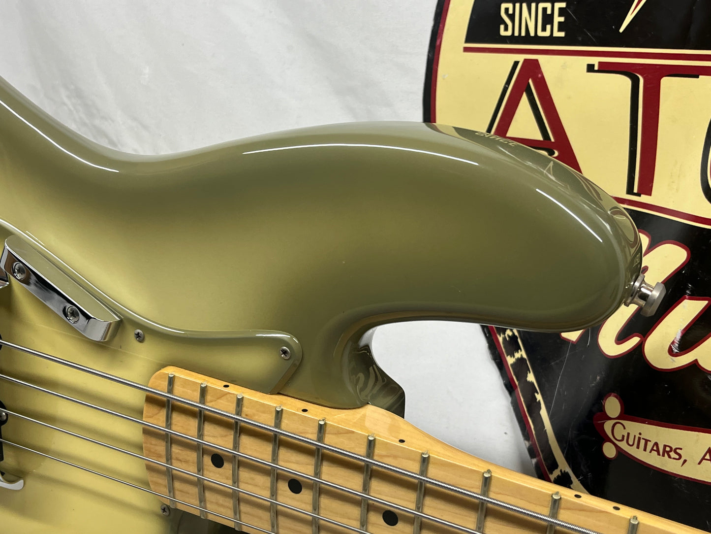 Fender Antigua Jazz Bass 4-String Electric Bass with Hard Case 2012 - Antigua