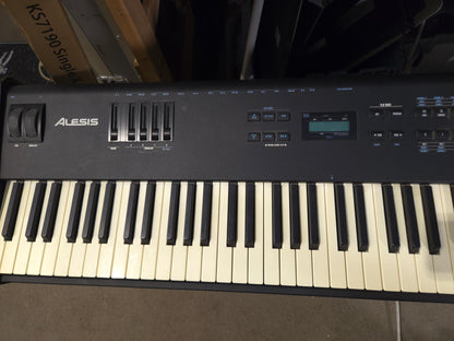 Alesis QS8 - Local Pickup Only