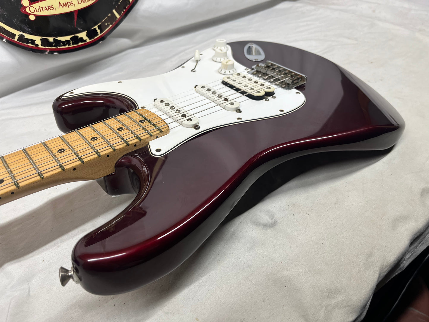 Fender Standard Stratocaster Strat HSS MIM - Made in Mexico - Midnight Wine