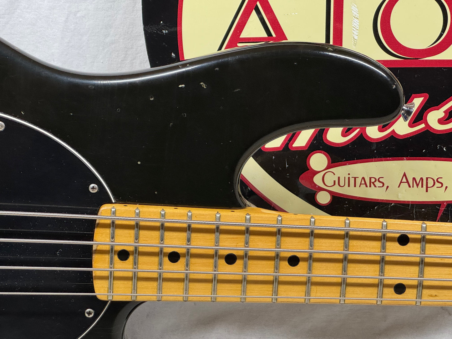 Ernie Ball Music Man StingRay sting ray 4H 4 h 4-string Bass with Gator Case - Black / Maple neck