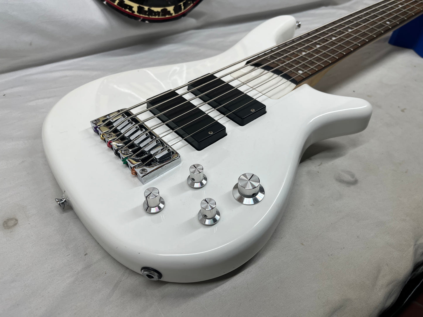 Douglas 6-String Doublecut HH Electric bass