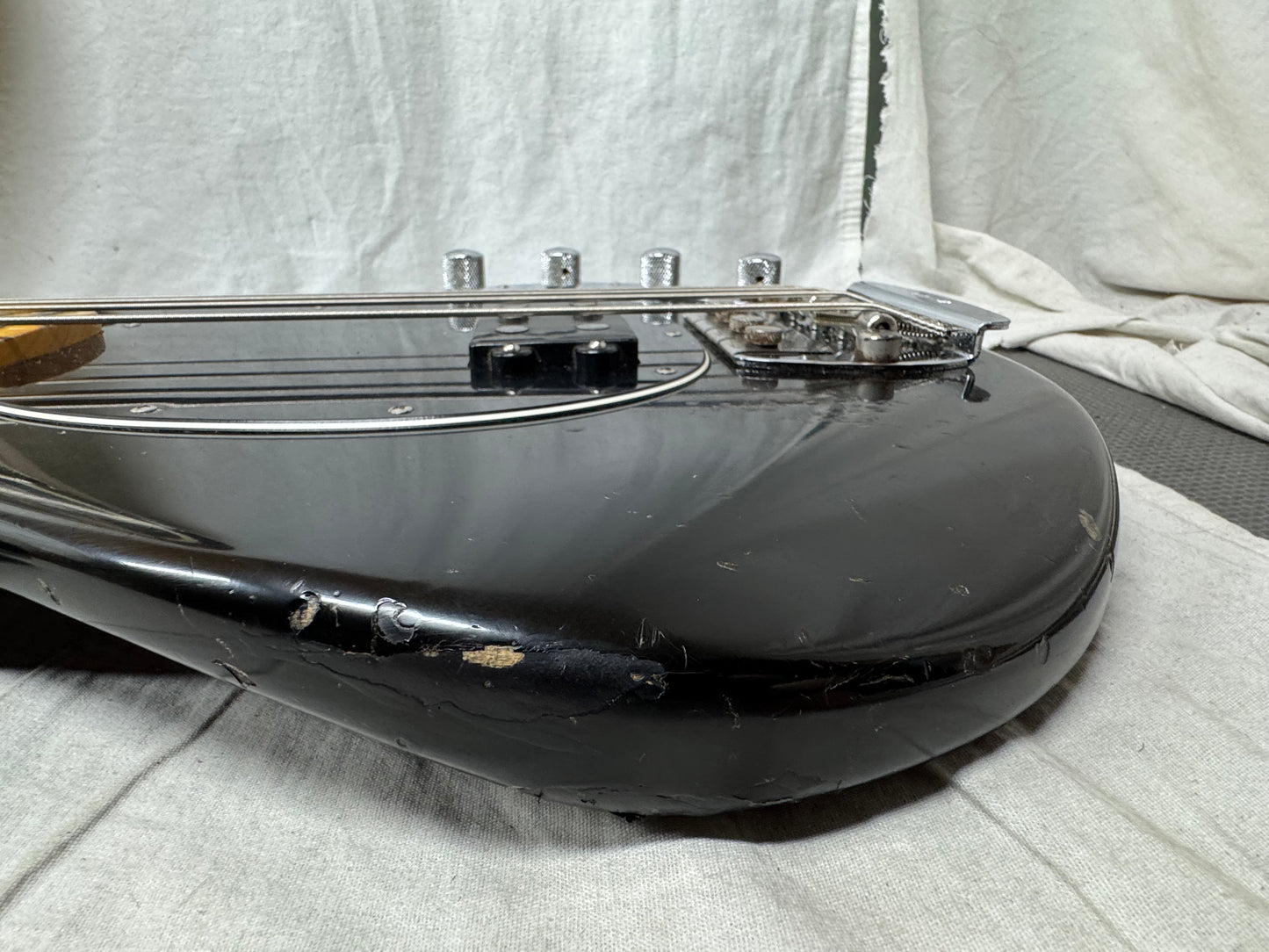Ernie Ball Music Man StingRay sting ray 4H 4 h 4-string Bass with Gator Case - Black / Maple neck