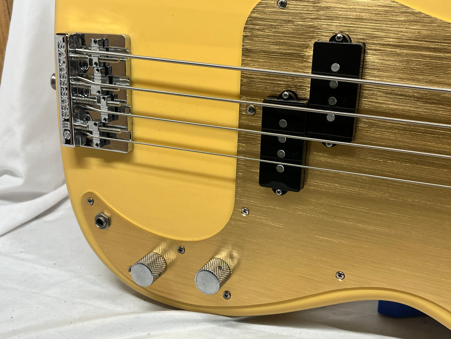 Squier 40th Anniversary Precision Bass Vintage Edition 4-String Electric Bass with Gig Bag - Satin Vintage Blonde