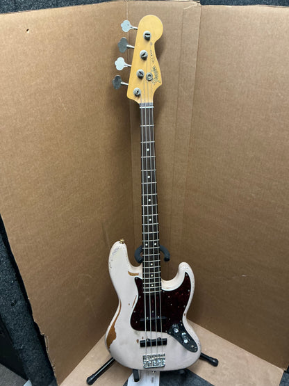 Fender Flea Artist Series Road Worn Signature Jazz Bass 2016 - Present - Shell Pink